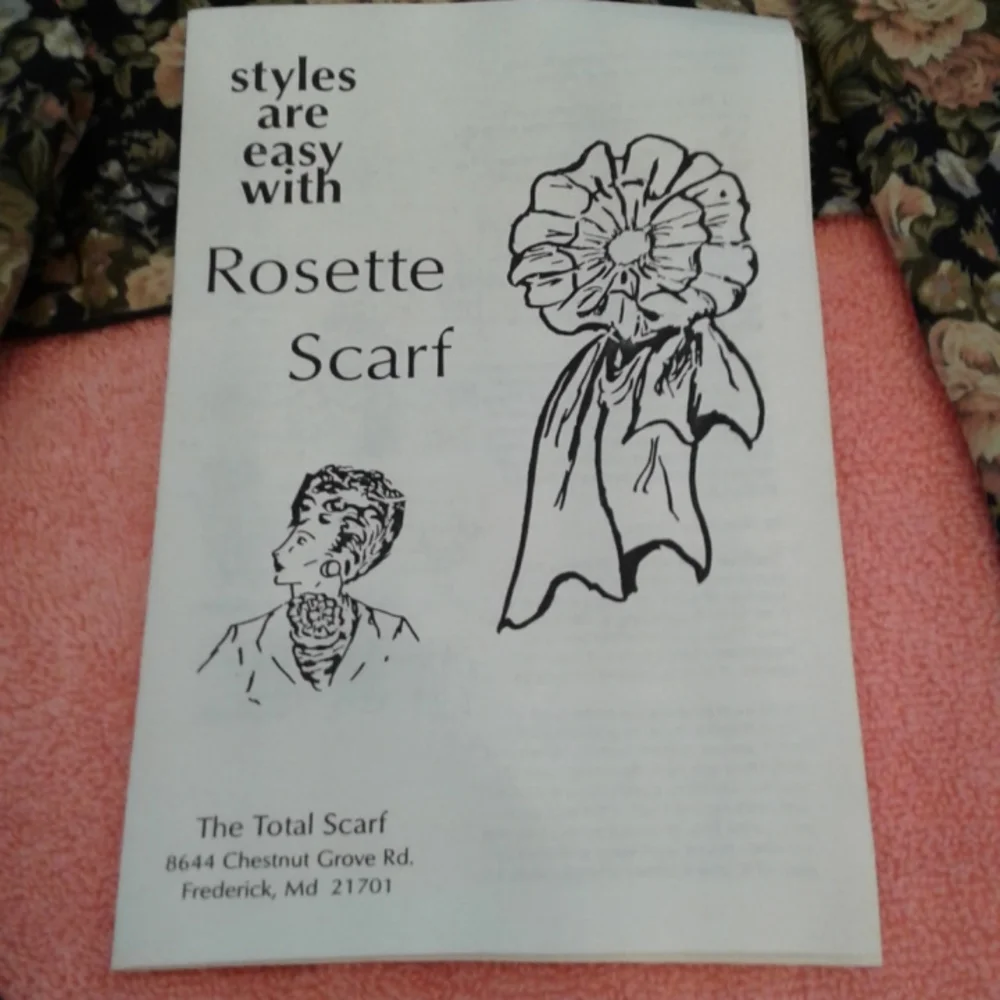 NEW ROSETTE SCARF - Picture 3 of 3
